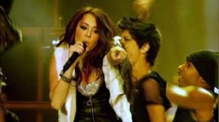 Miley Cyrus - Can't Be Tamed / Live At The O2 In London (2010) DVDRip