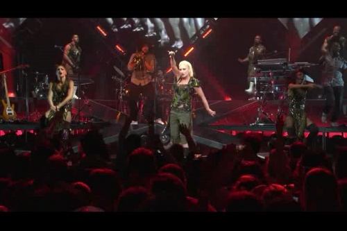 Gwen Stefani -  This Is What the Truth Feels Like Tour (2016) HDTVRip
