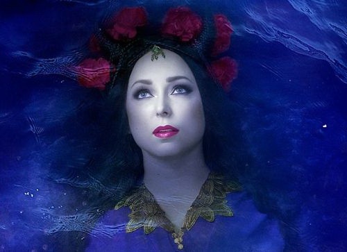 Бывшая вокалистка Amberian Dawn возвращается с новым альбомом Бывшая вокалистка Amberian Dawn возвращается с новым альбомом