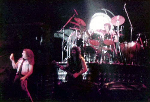 Black Sabbath - Live at Le Forum de Montreal, Montreal, Canada 21.10.1983 (VHSrip Bootleg) DVD5